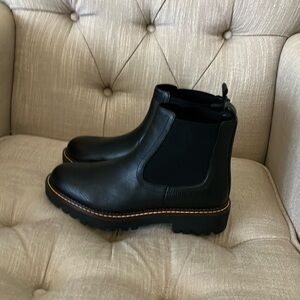 Caslon Miller Chelsea Boots Black Pull on size 8